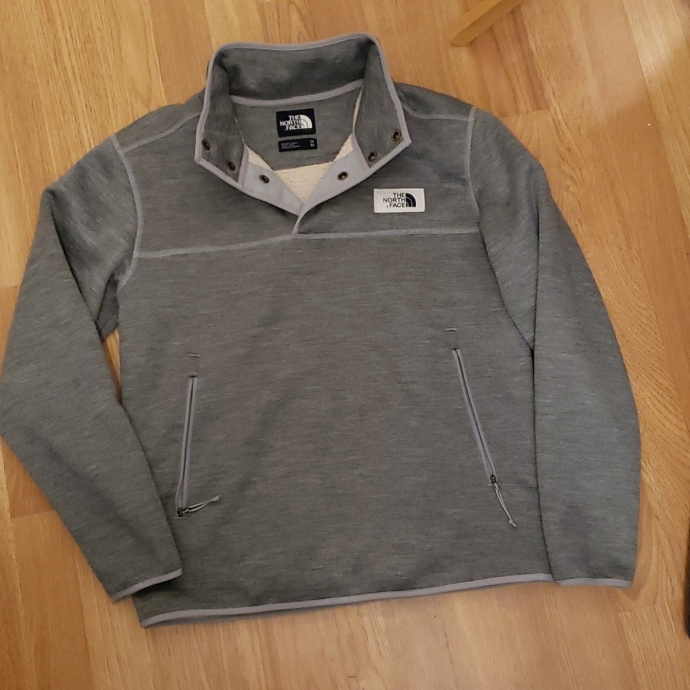 North face pullover